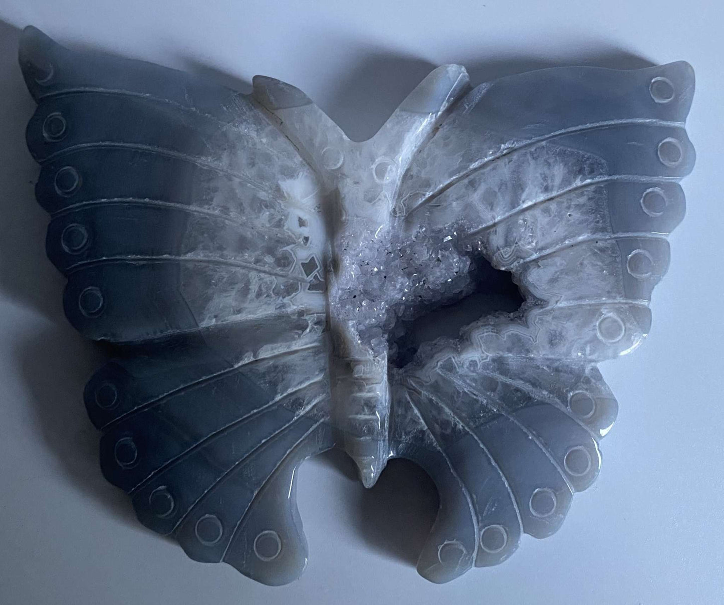 Fluture din Agat Natural cu geodă și suport de plastic inclus