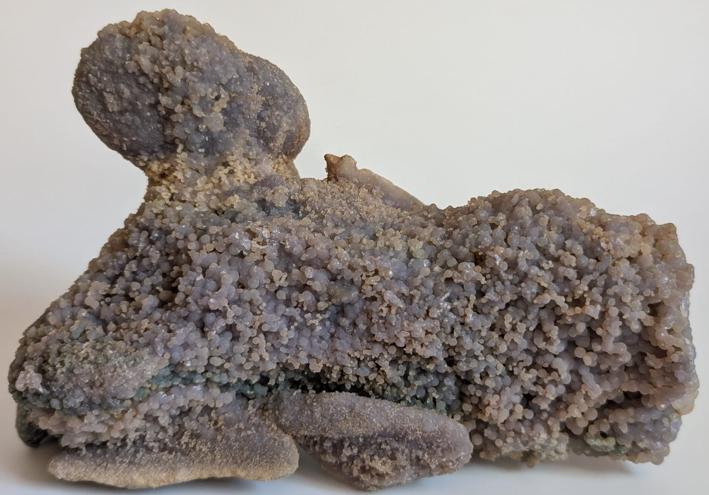 Specimen de colectie de 17.5cm din cristal de agat strugure pe fundal alb