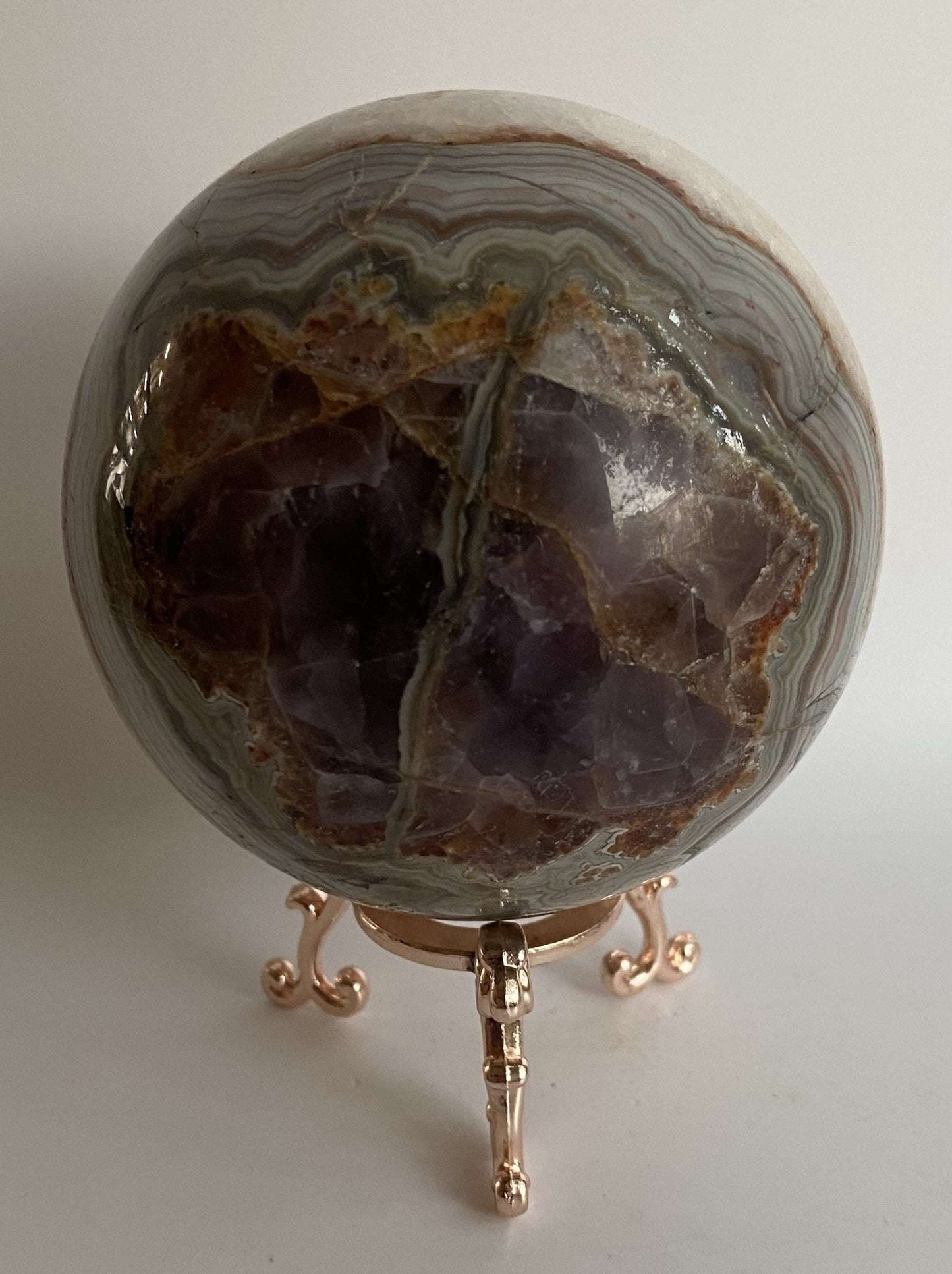 Sferă din ametist și agat pe suport metalic, piatră semiprețioasă naturală Ametist-Agat.
