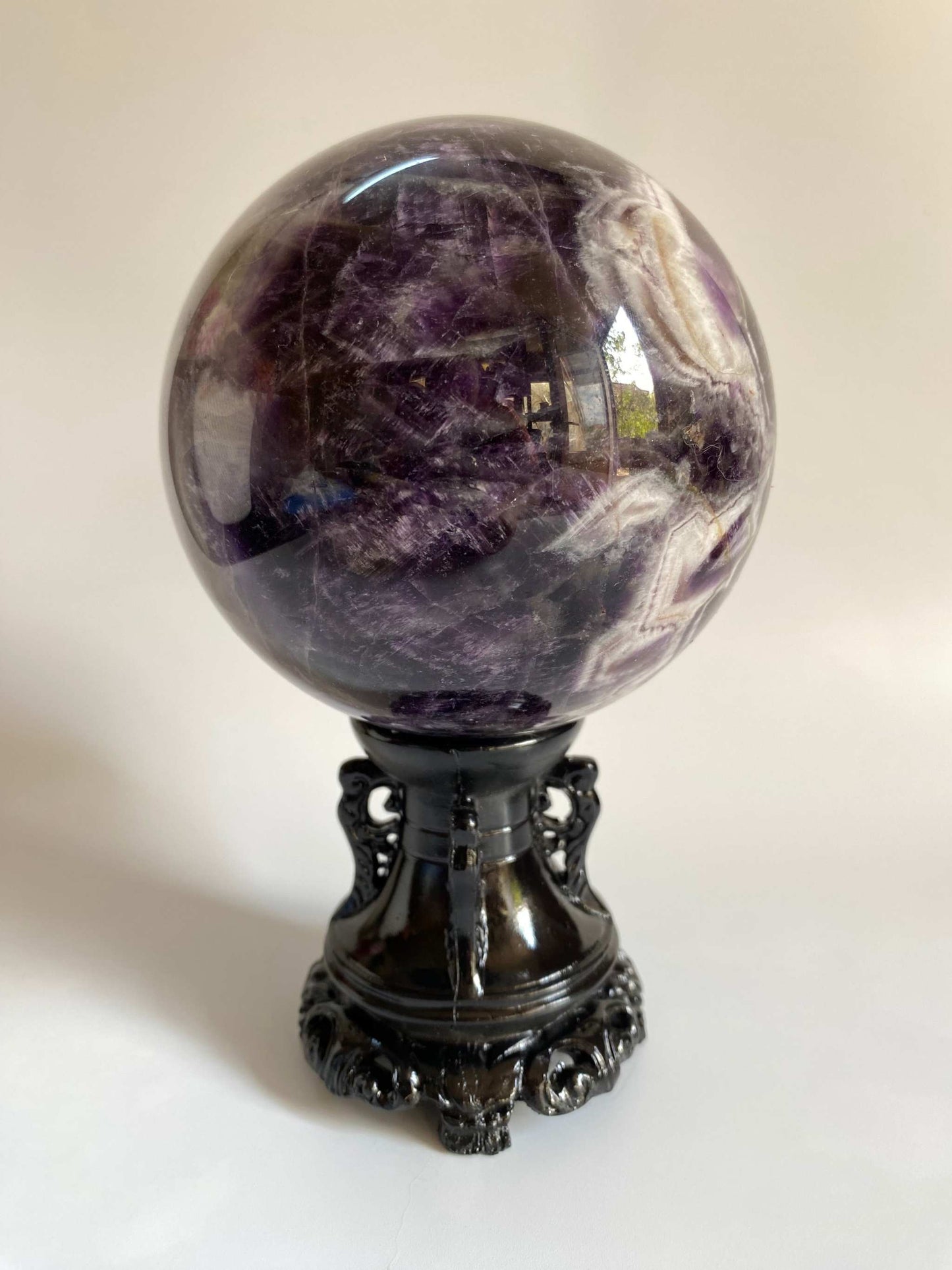 Ametist Dream chevron semiprecious stone sphere on black ornate stand
