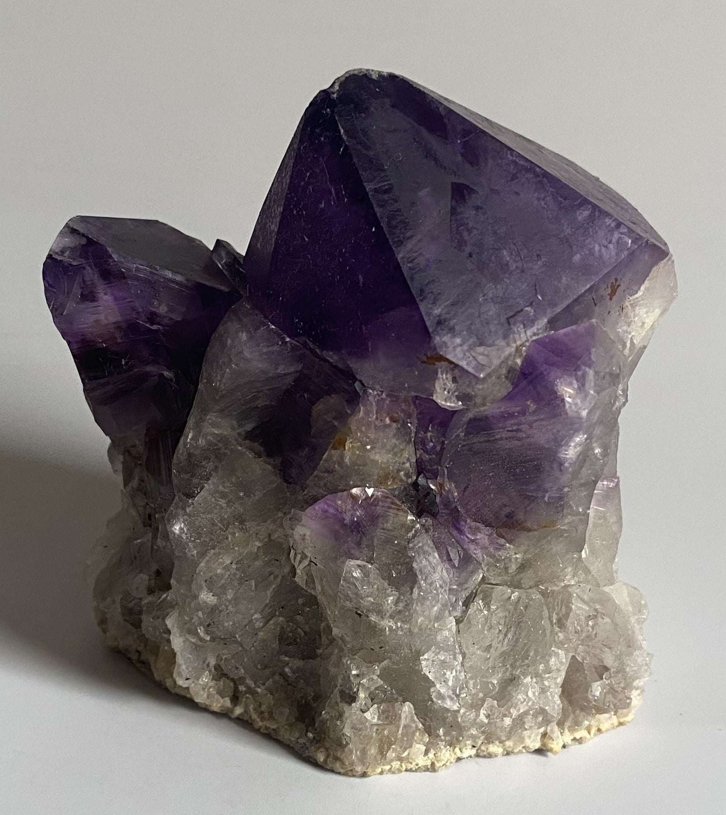 Cluster natural de Ametist Congo violet pe bază de cristal de 10 cm