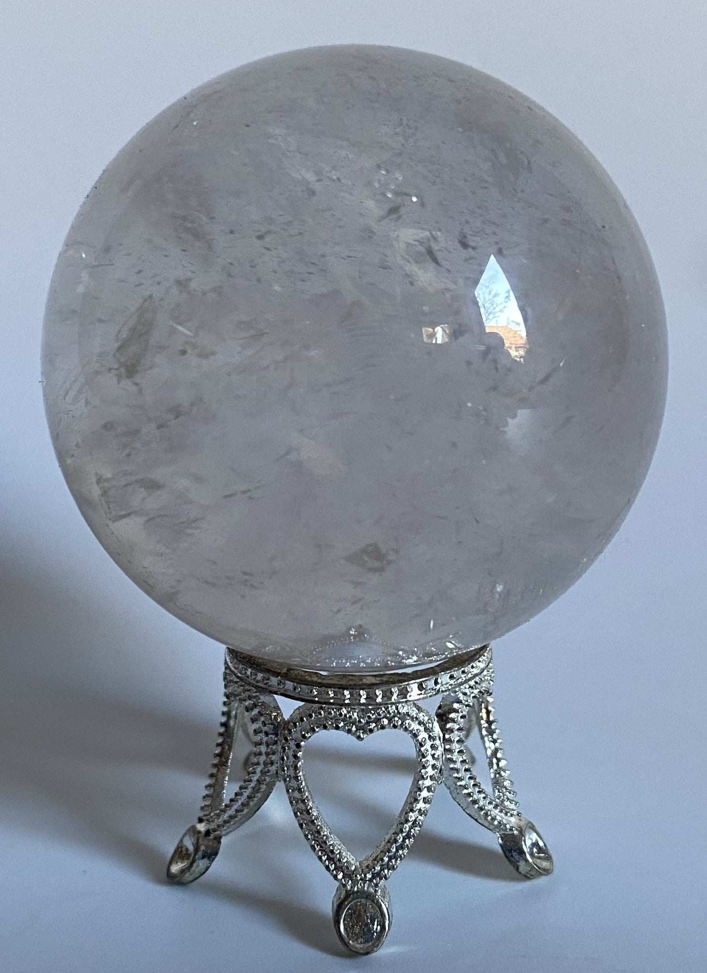 Sferă din Cuart Transparent de 4.3 cm pe suport metalic decorativ, cristal vindecător natural
