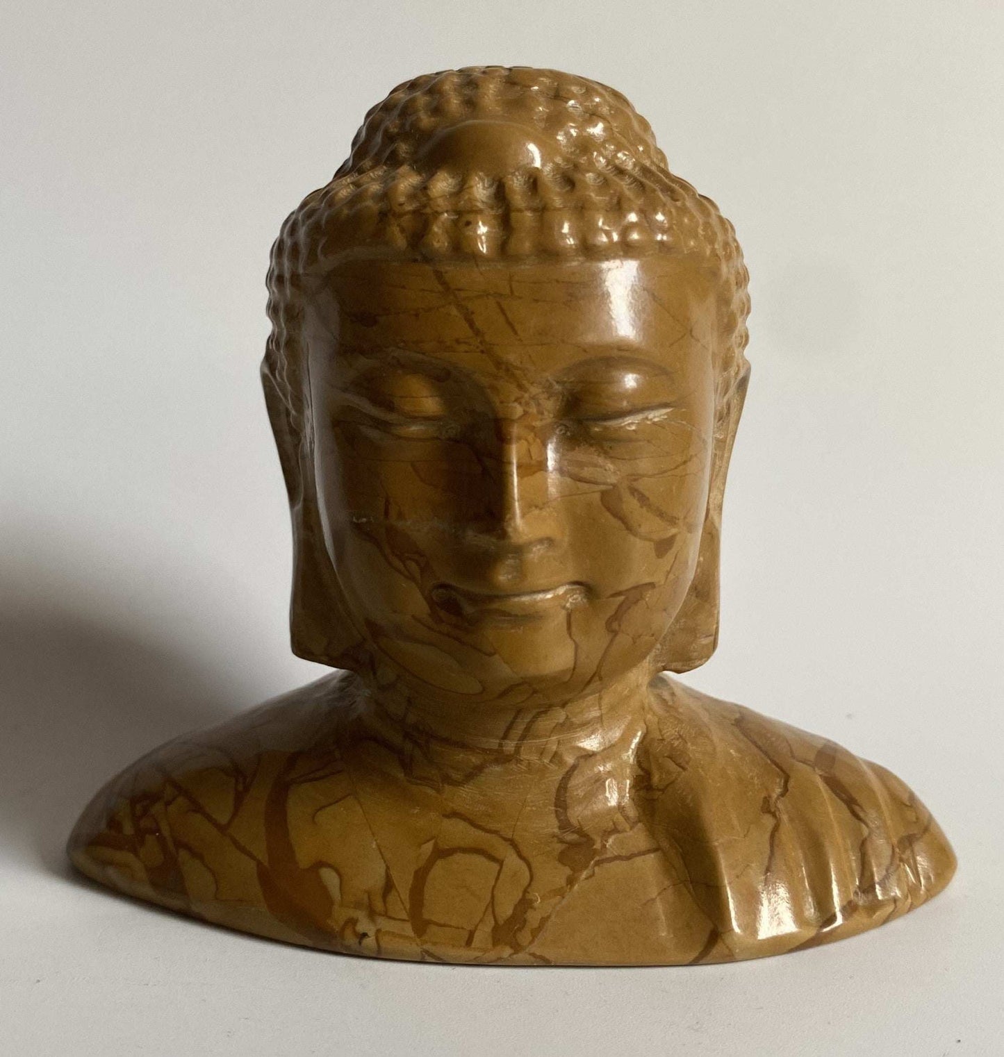 Sculptura Buddha din Jasp Peisaj Woodgrain cu detalii naturale si finisaj lucios