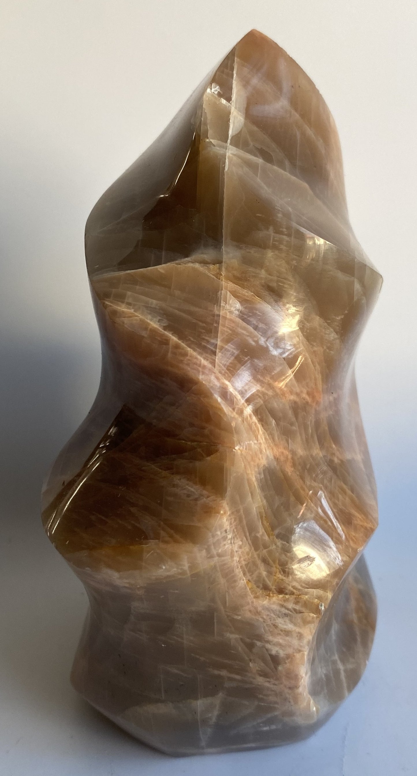 Piatra Lunii Piersica - Sculptura piatra semipretioasa