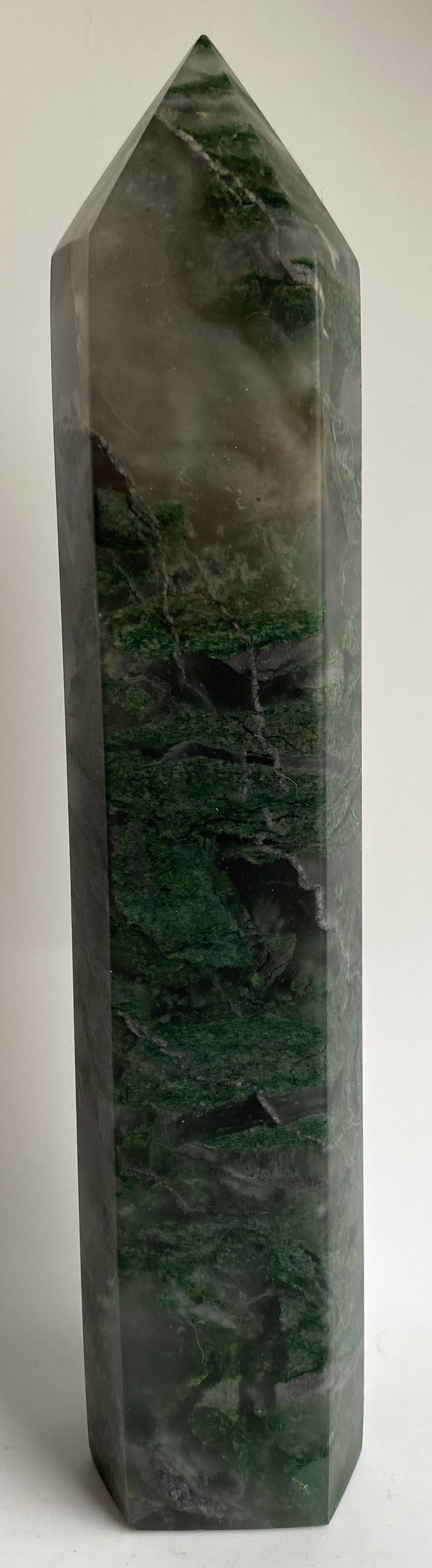 Verdit-Agat - Obelisc din piatra semipretioasa