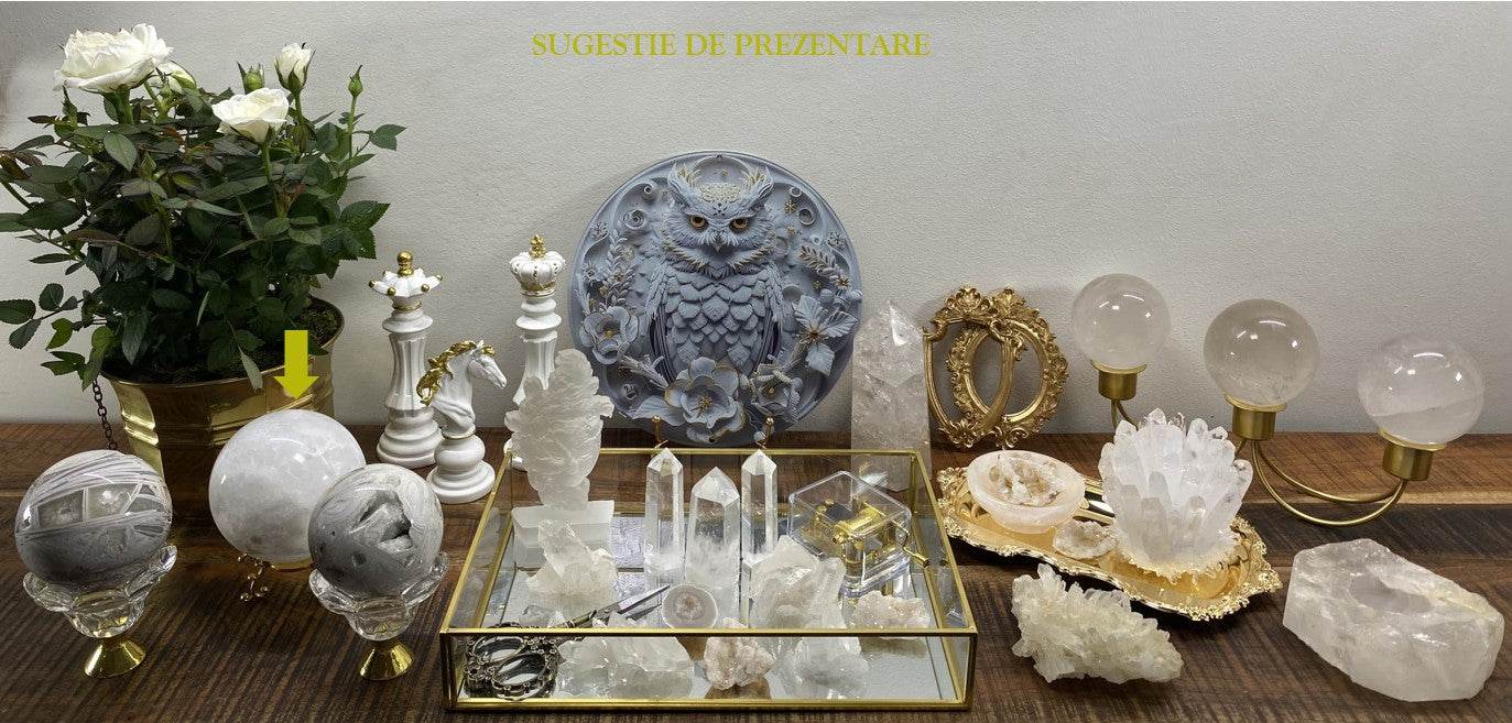 Sfera geoda din Cuart Alb pe suport metalic, decor elegant cu cristale albe semipretioase
