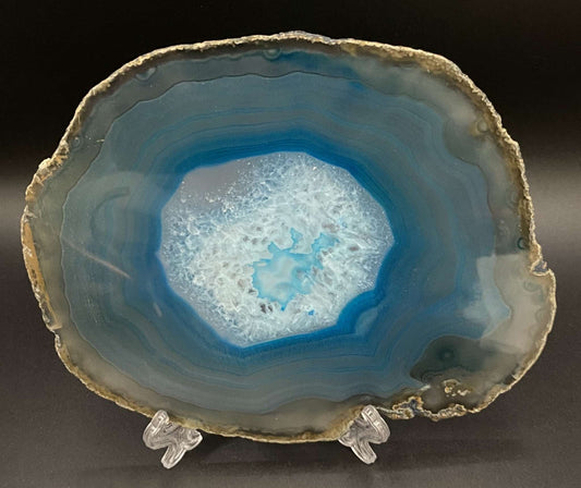 Felie geoda agat albastru de 14 cm cu suport plastic transparent