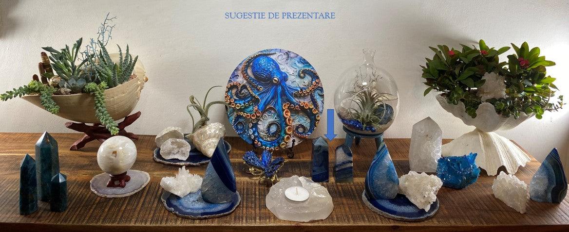 Set of 2 Agat Albastru obelisks among semiprecious stone decor on wooden surface
