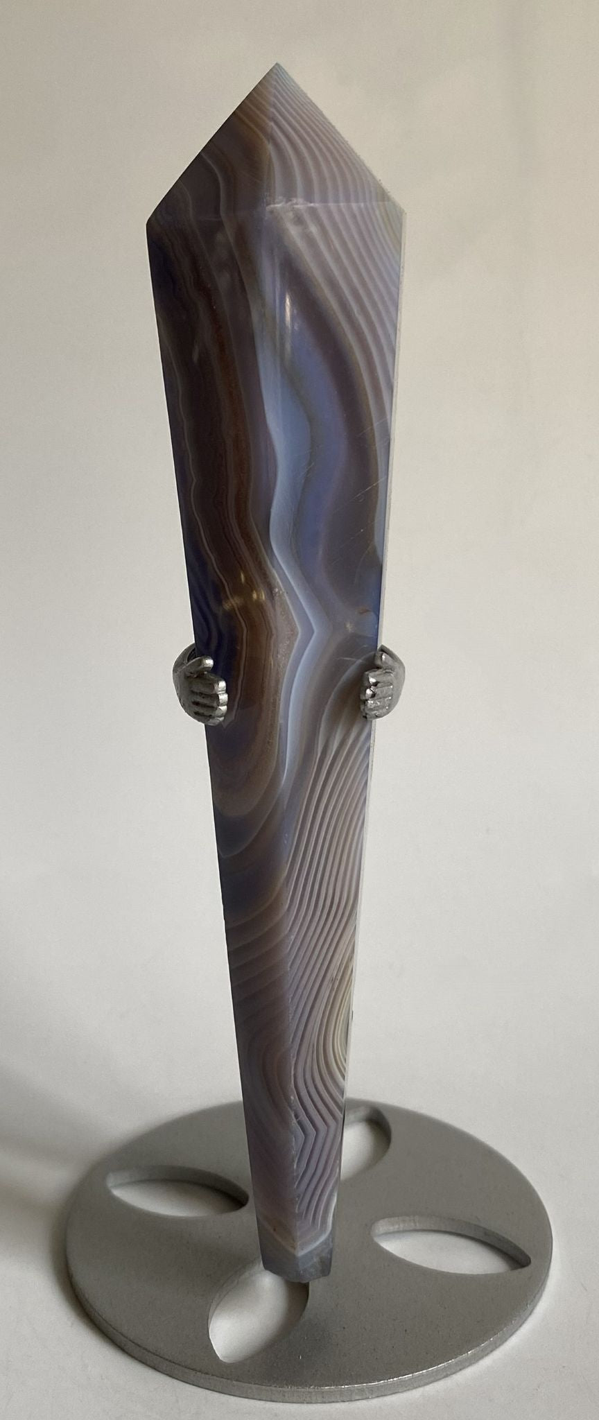 Sceptru de 14.7cm din piatra semipretioasa de agat albastru pe suport metalic cu fundal alb