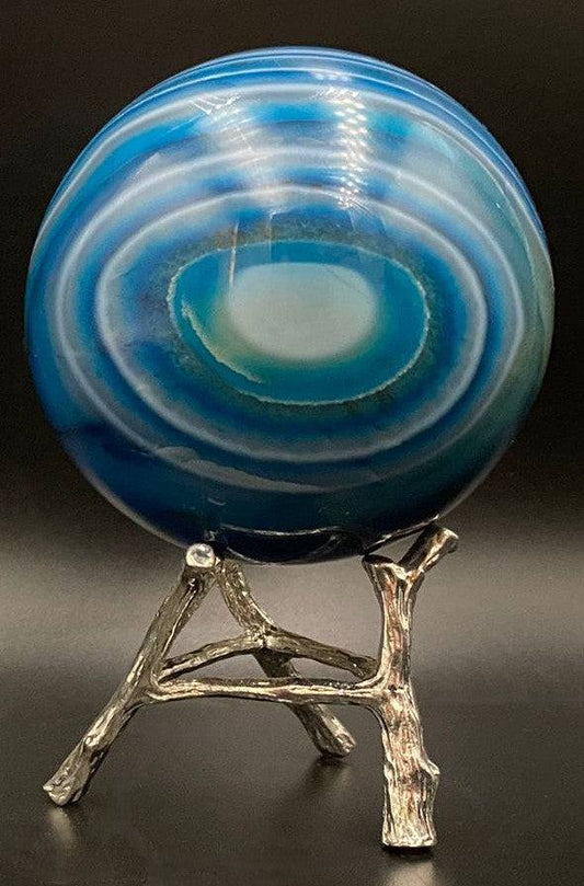Sfera din agat albastru natural de 6.8 cm cu suport metalic decorativ