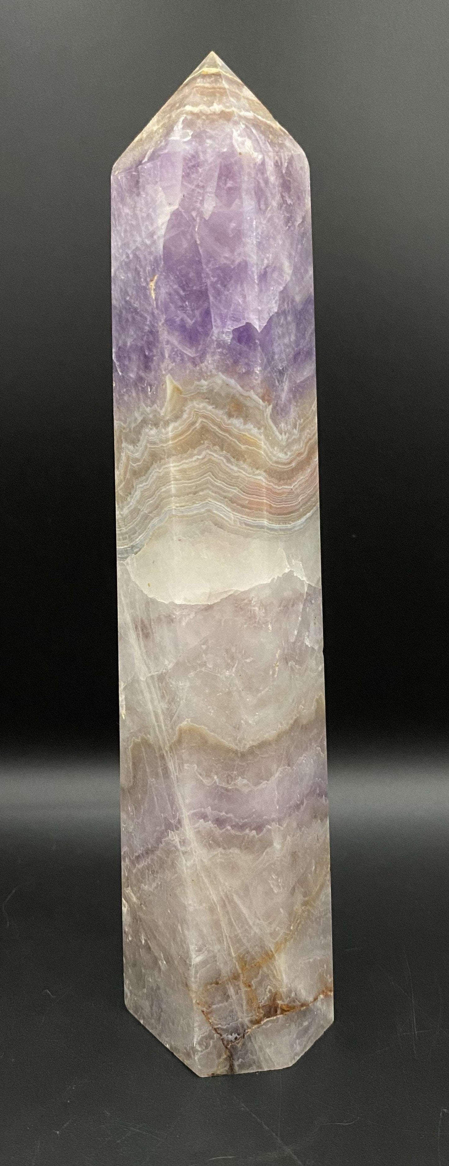 Simbiot Agat-Ametist obelisk semiprecious stone with purple and white layers