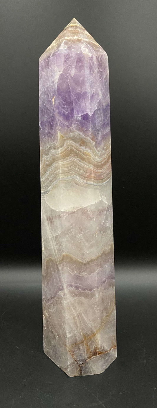 Simbiot Agat-Ametist obelisk semiprecious stone with purple and white layers