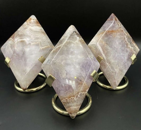 Set of three Simbiot Agat-Ametist diamond-shaped semiprecious stones with metal stands