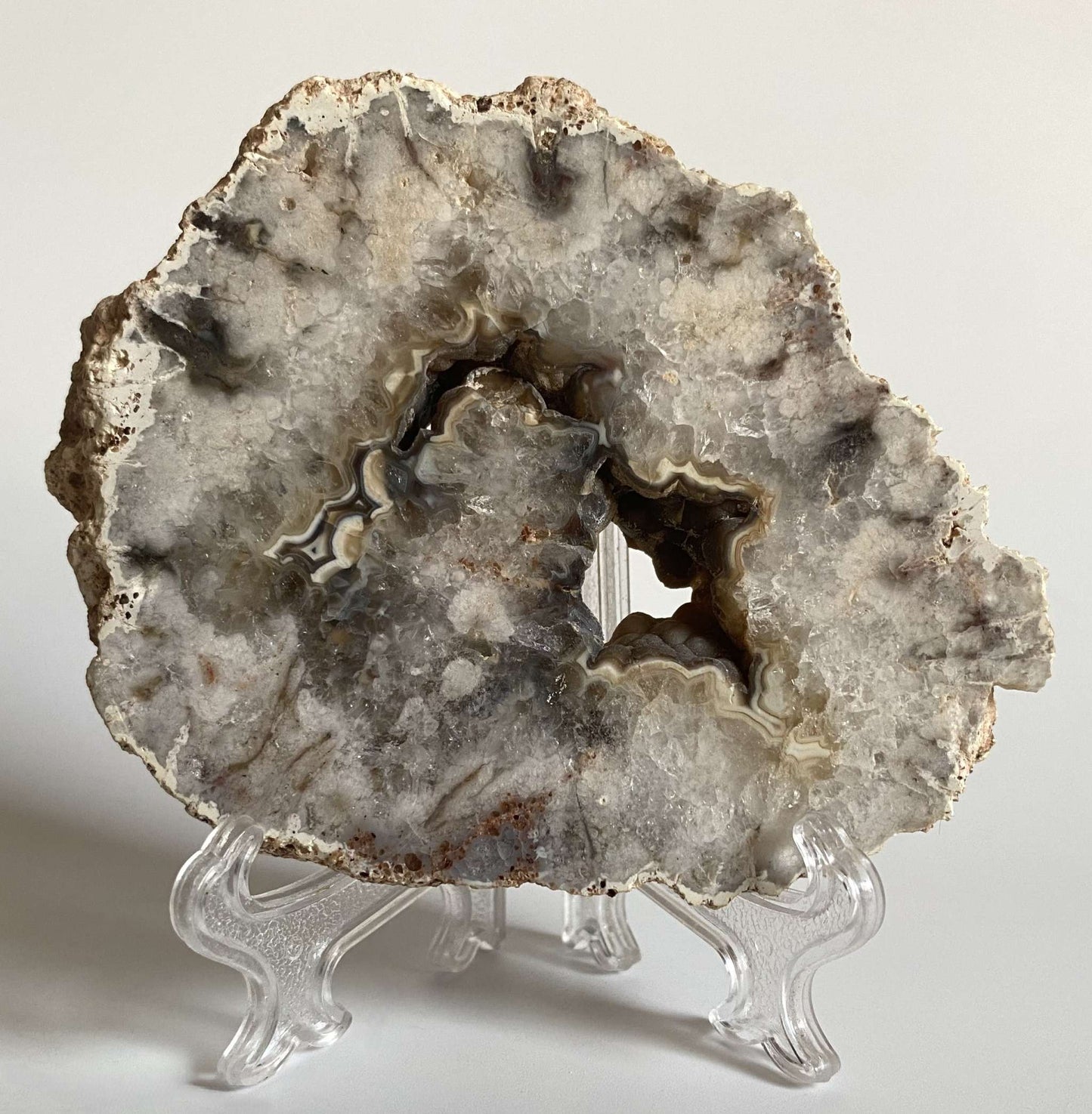 Felie de geoda din agat natural Argentina pe suport plastic transparent, piatra semipretioasa naturala de 9.5 cm