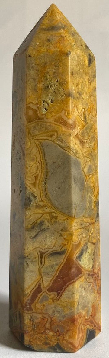 Obelisc de 9.2cm din piatra semipretioasa de agat crazy lace pe fundal alb