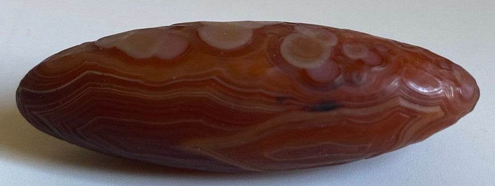 Specimen de 4.9cm din piatra semipretioasa de agat gobi pe fundal alb
