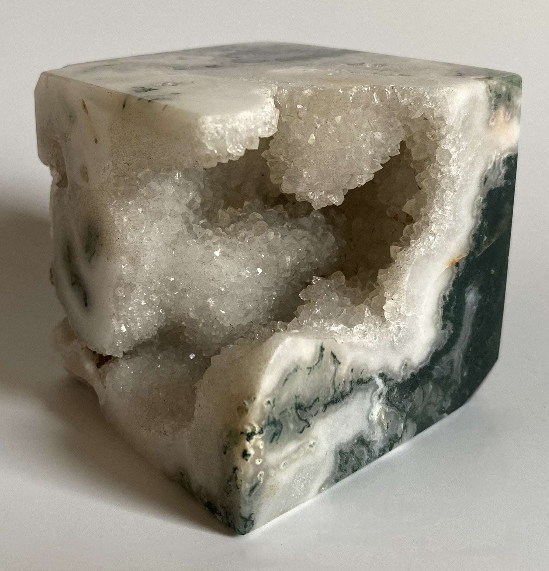 Cub Agat Muschi 5.8cm cu cristale naturale și texturi semiprețioase