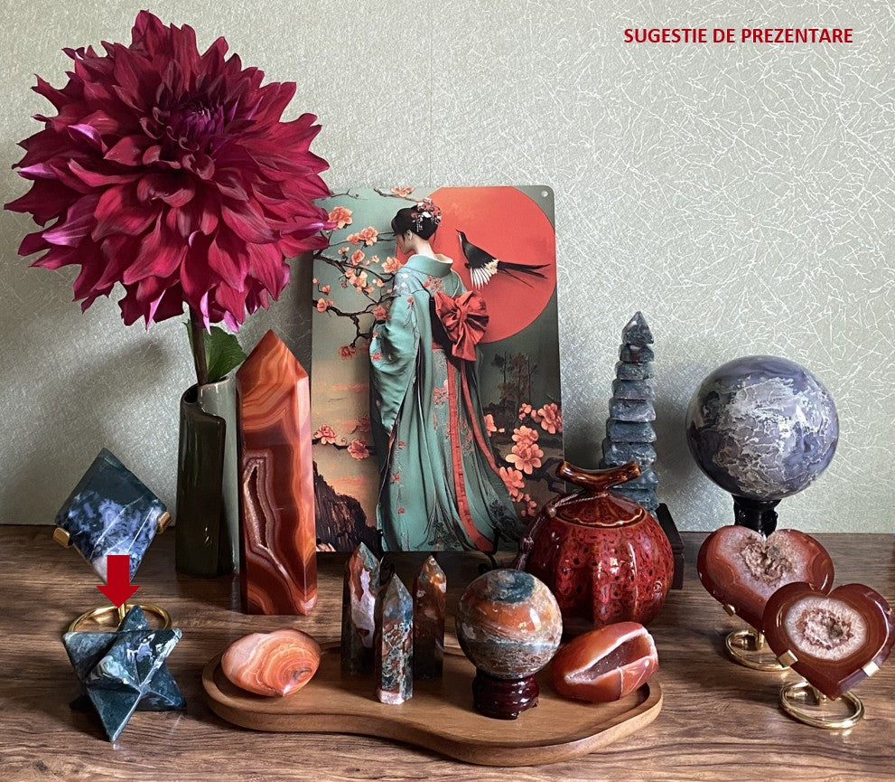 Decor cu merkaba din piatra semipretioasa de agat muschi cu vaza cu dalie