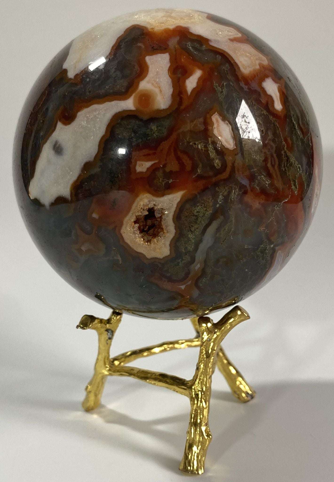 Sfera de Agat Muschi Rosu de 7.9cm pe suport metalic inclus