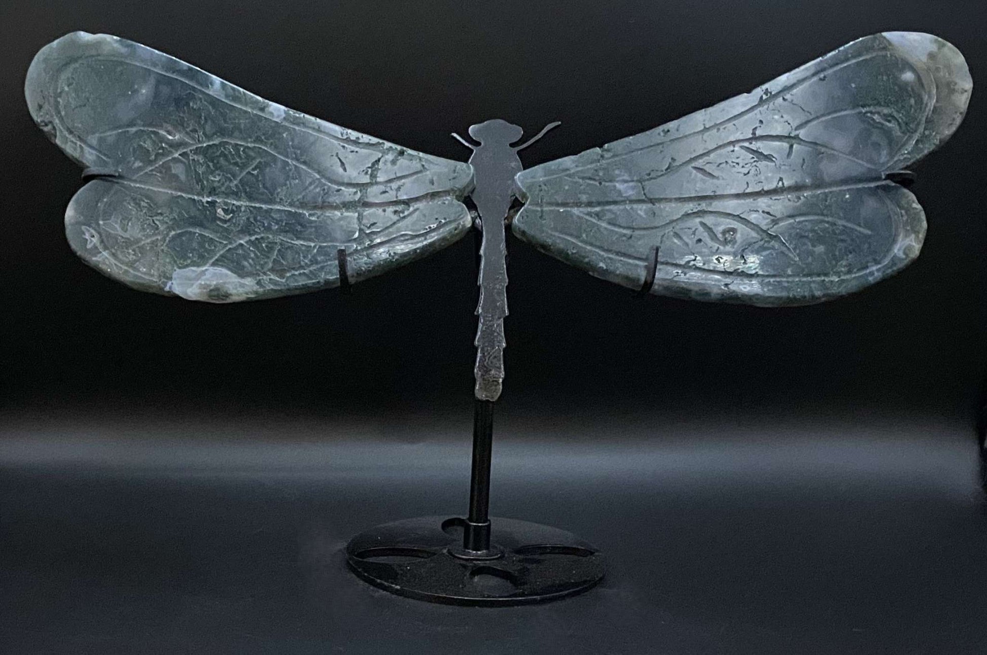 Dragonfly sculpture made from Agat Muschi gemstone on black metal stand