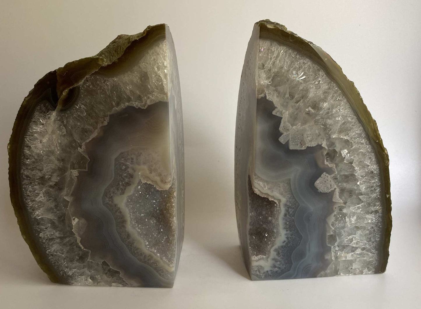 Set suporturi carti din geoda Agat Natural sectionata pe jumatate cu cristale interioare stralucitoare