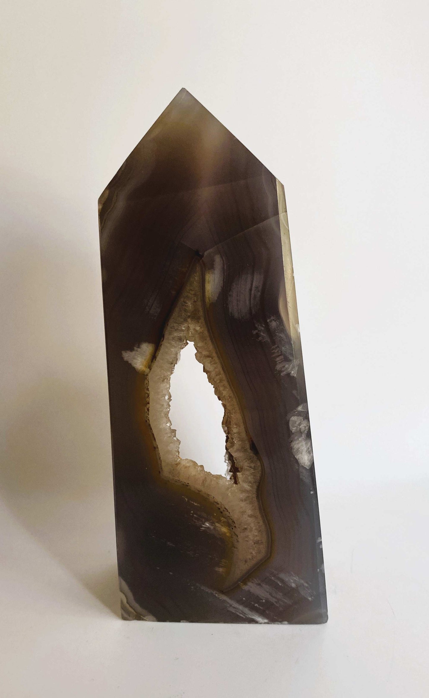 Agat natural obelisk with geode opening stone sculpture