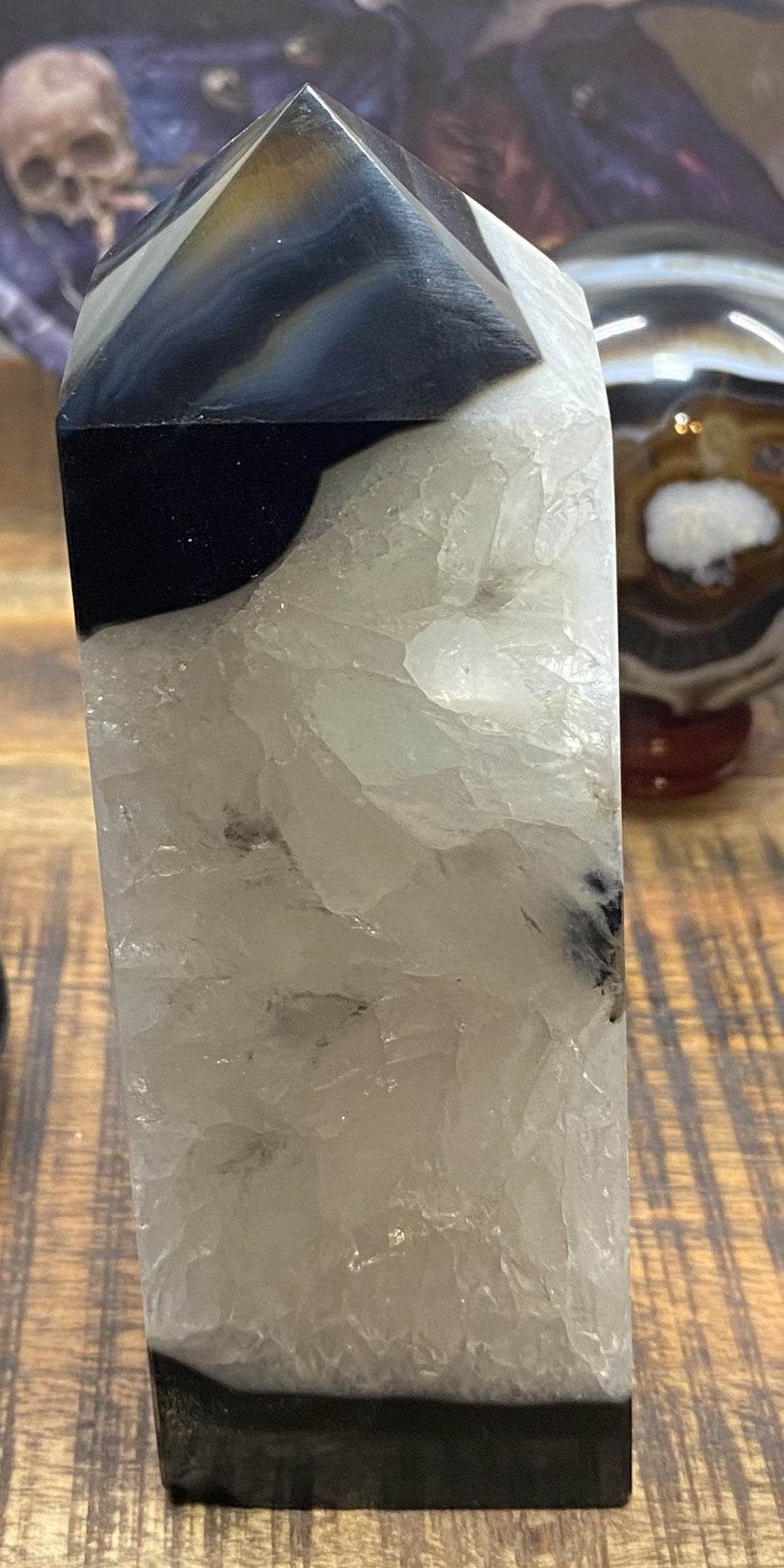 Obelisk from Agat Negru black semiprecious stone with polished pointed top and crystalline base