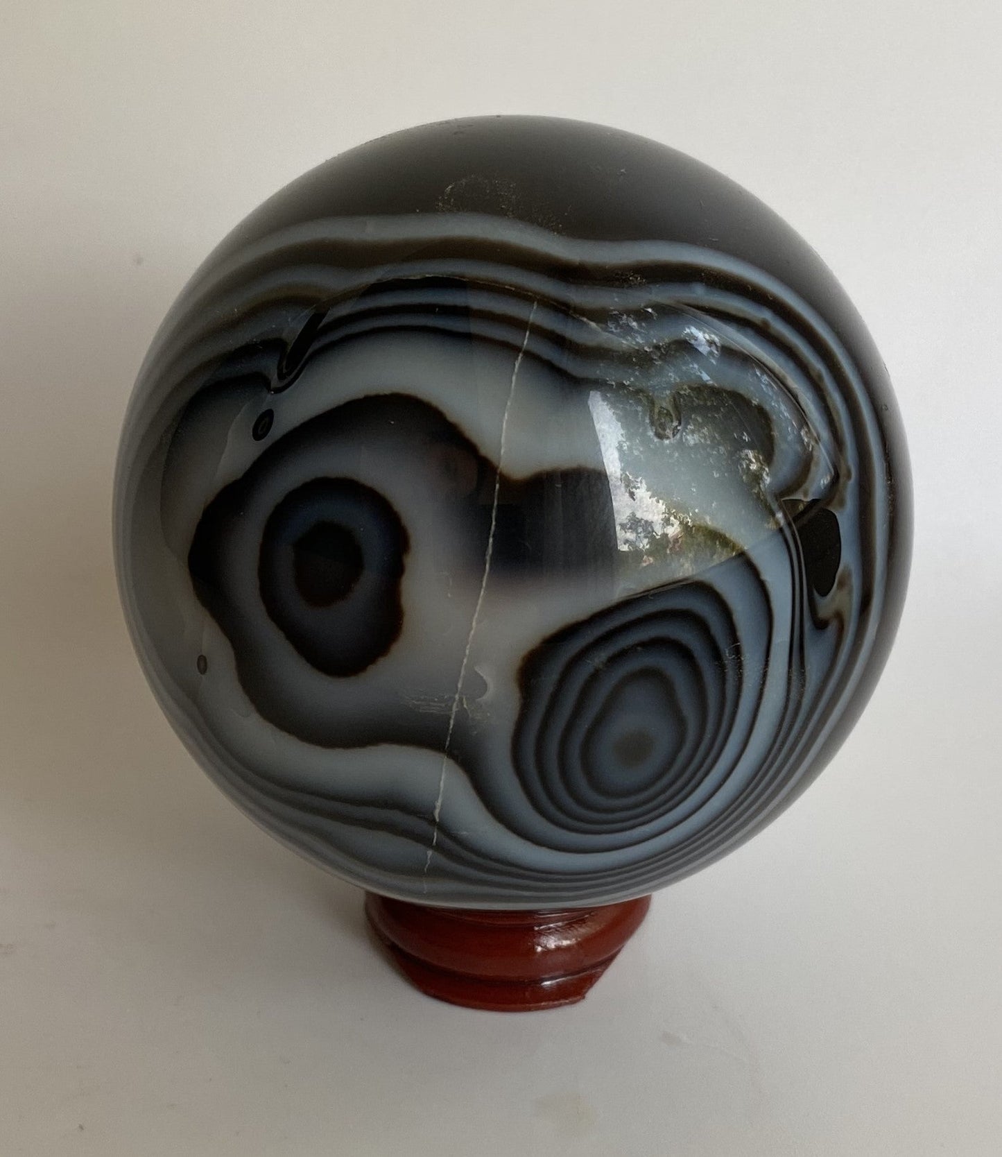 Sfera din Agat Negru cu suport din lemn, piatra semipretioasa decorativa