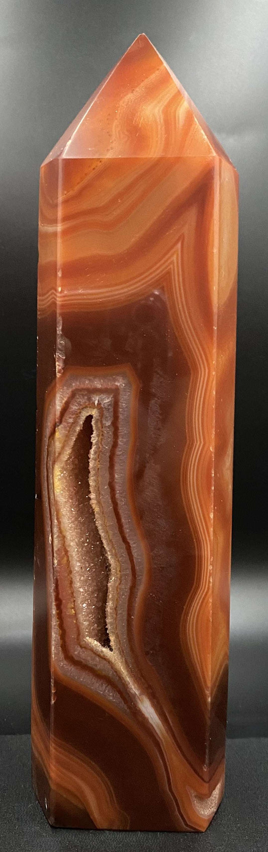 Agat Rosu obelisk semi-precious stone with natural patterns and crystal center