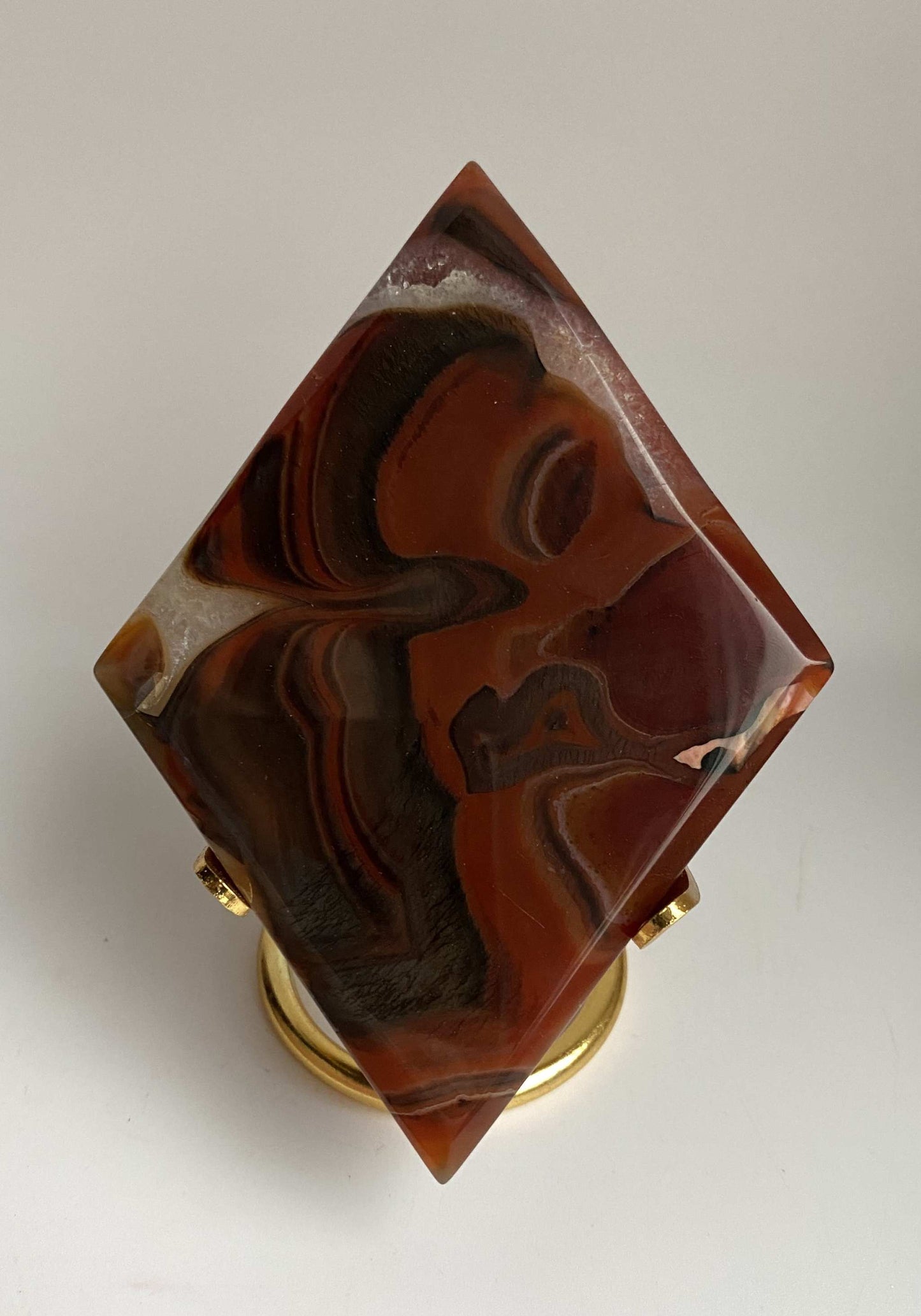 Romboid polished Agat Rosu stone with metal stand semi-precious gemstone display