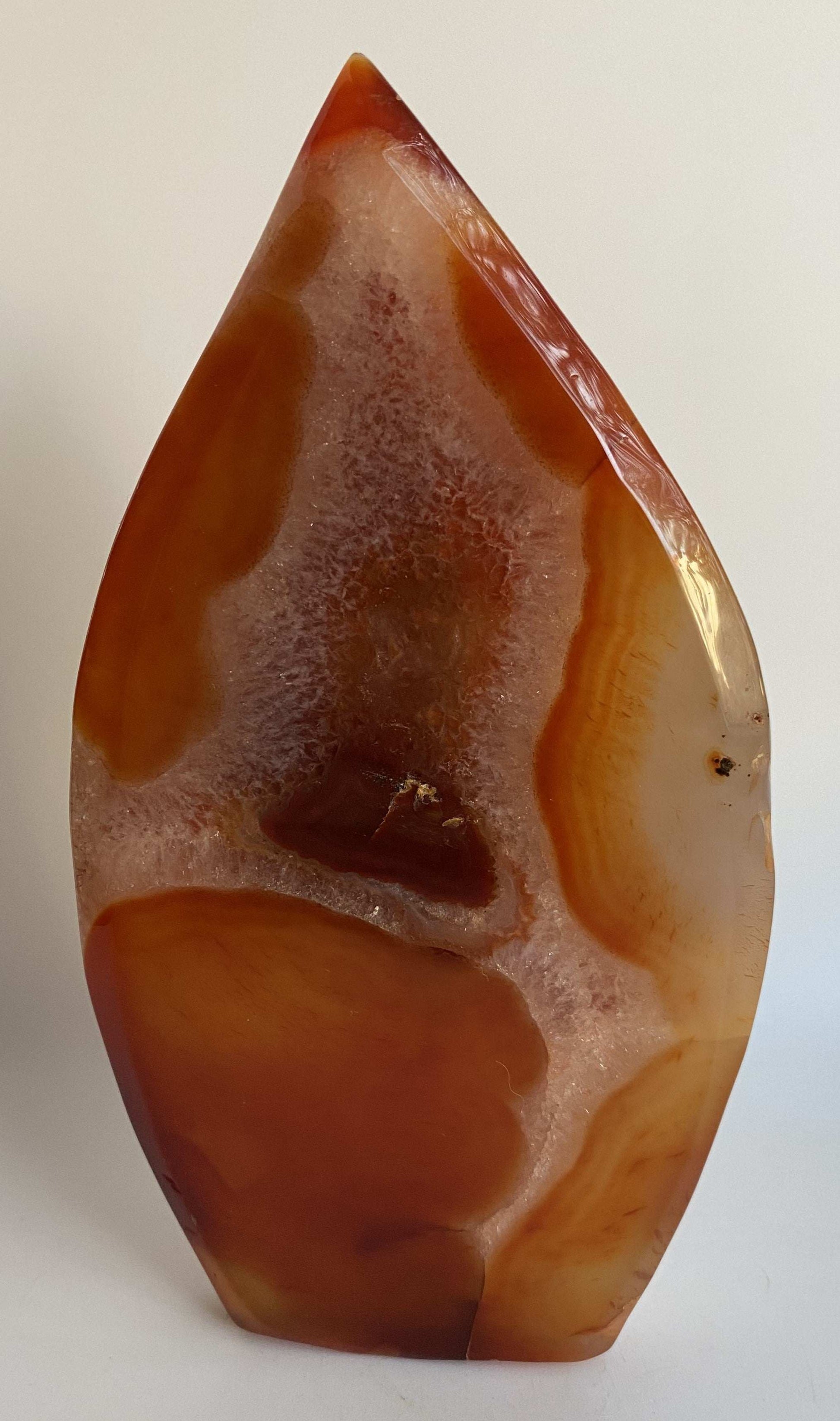 Sculptura din Agat Rosu semi pretios maro si portocaliu cu forme naturale