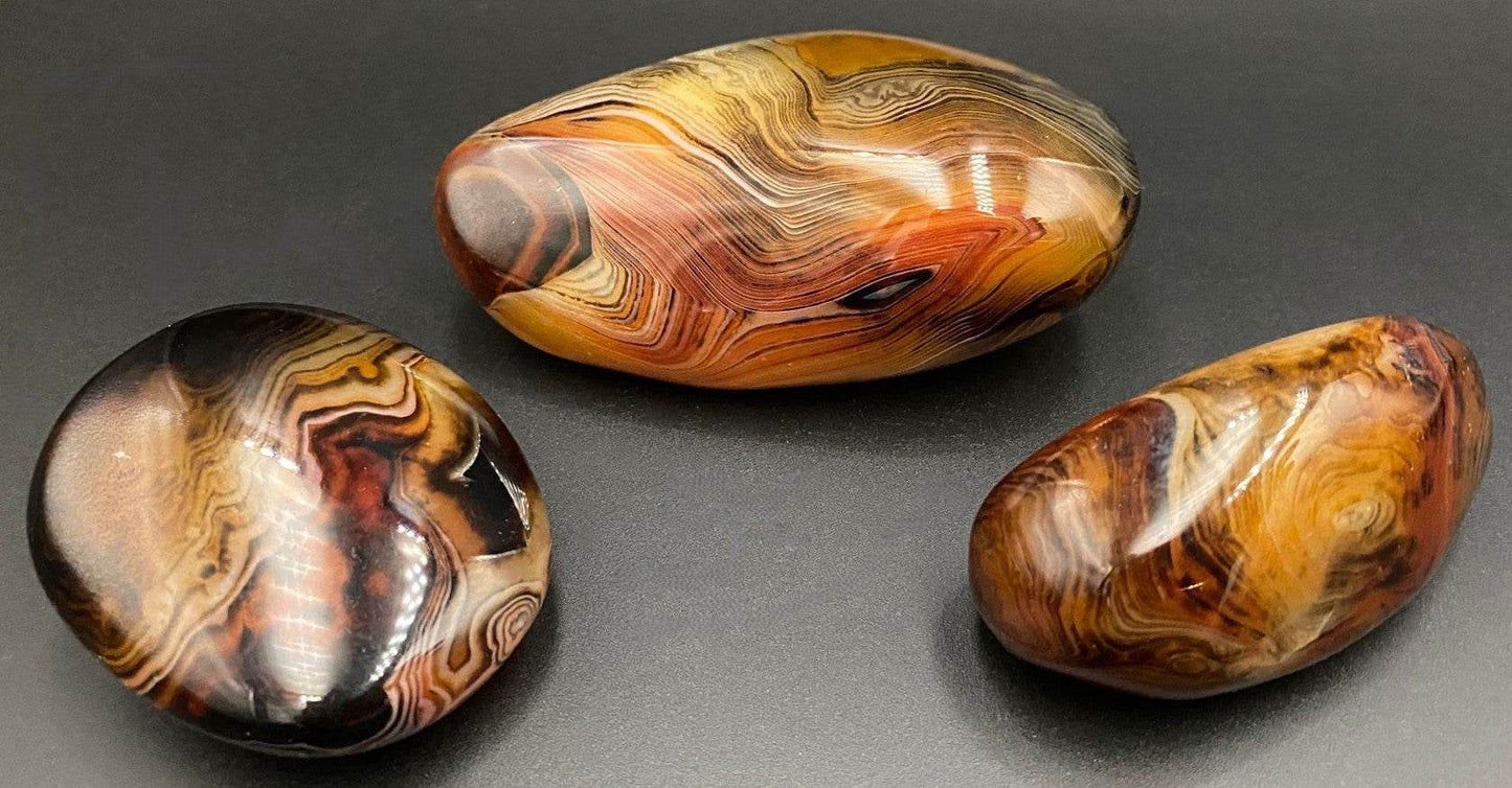 Set trei pietre polisate Agat Sardonyx pentru decoratiune semipretioasa