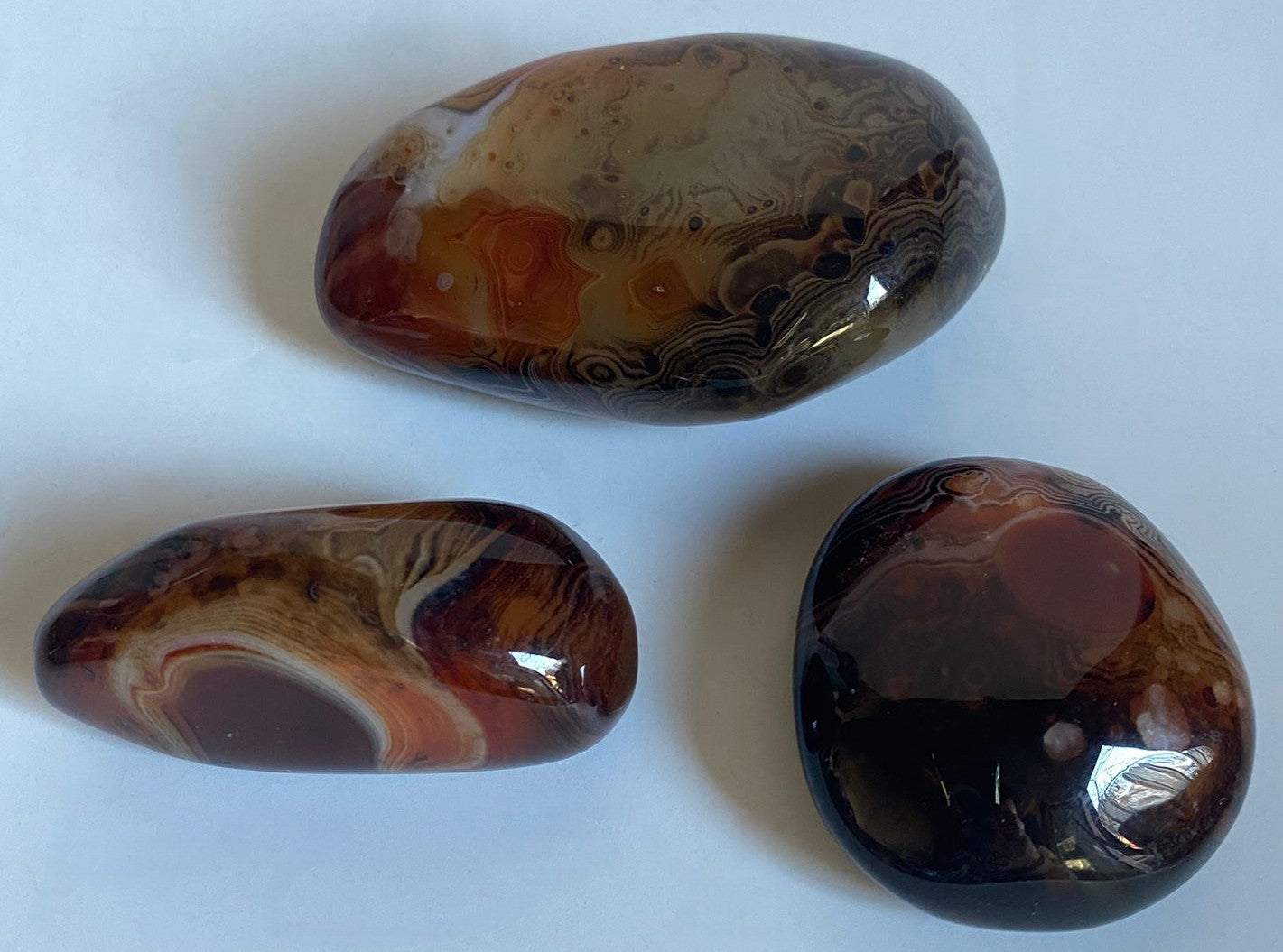 Set de trei pietre polisate Agat Sardonyx pentru decoratiune