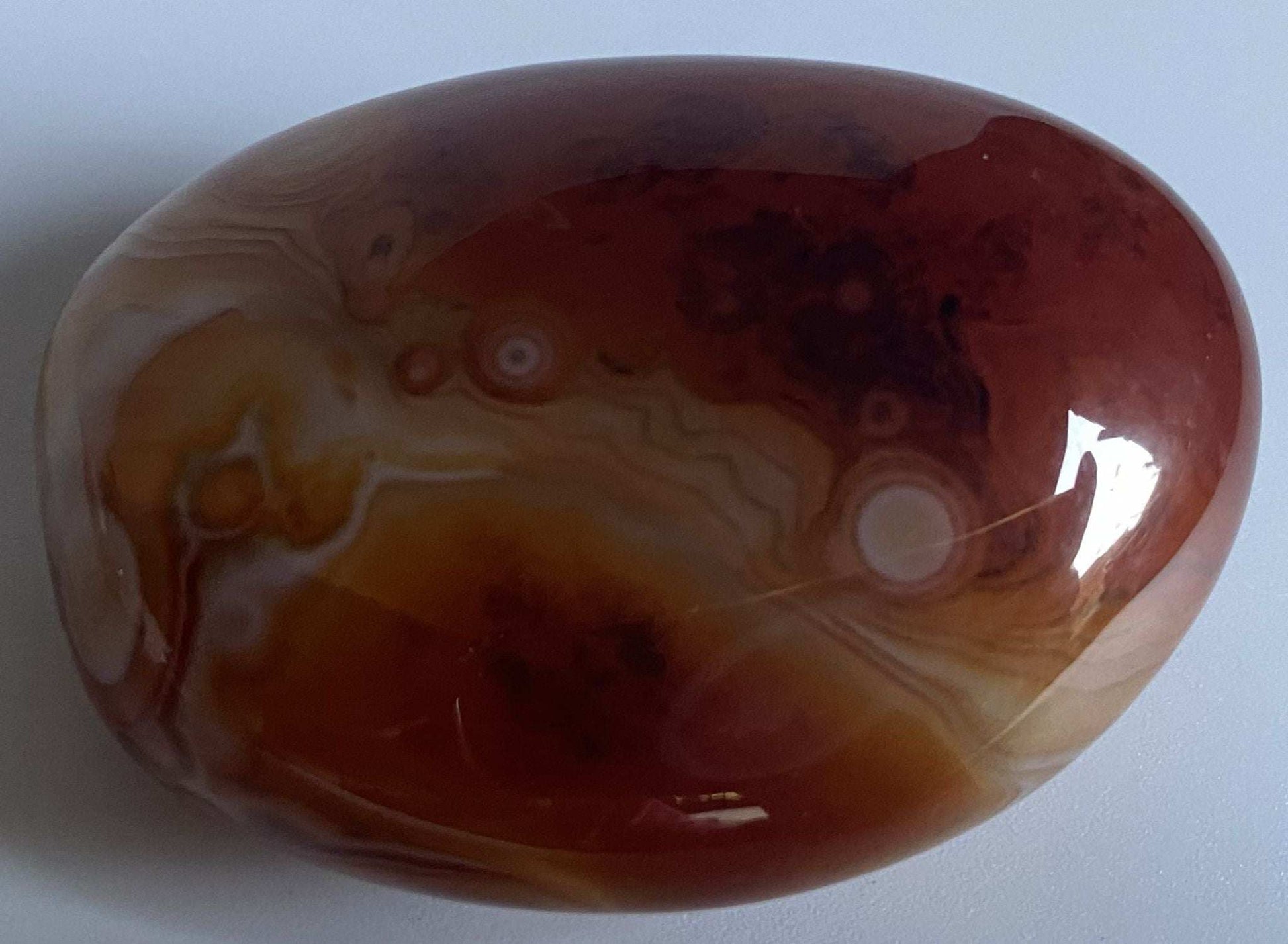 Agat Sardonyx piatră polisată decorativă de 5.8 cm