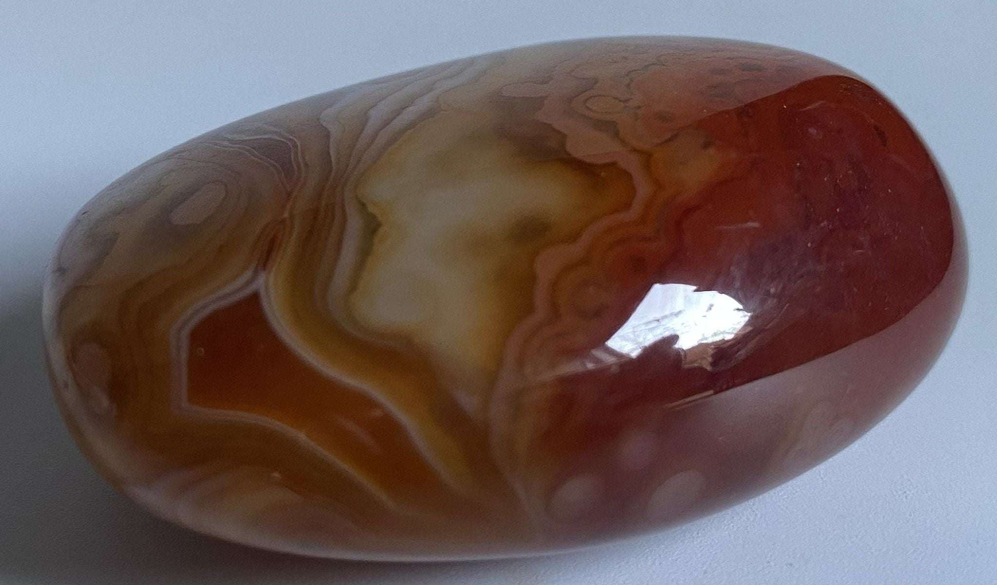 Agat Sardonyx piatră polisată decorativă de 5.8 cm