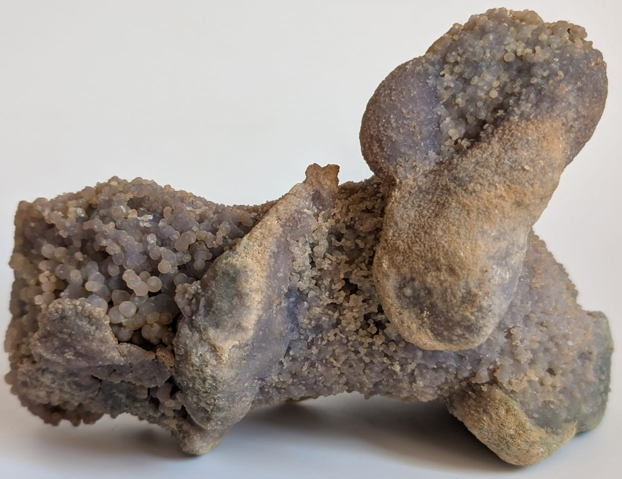 Specimen de 17.5cm din cristal de agat strugure pe fundal alb