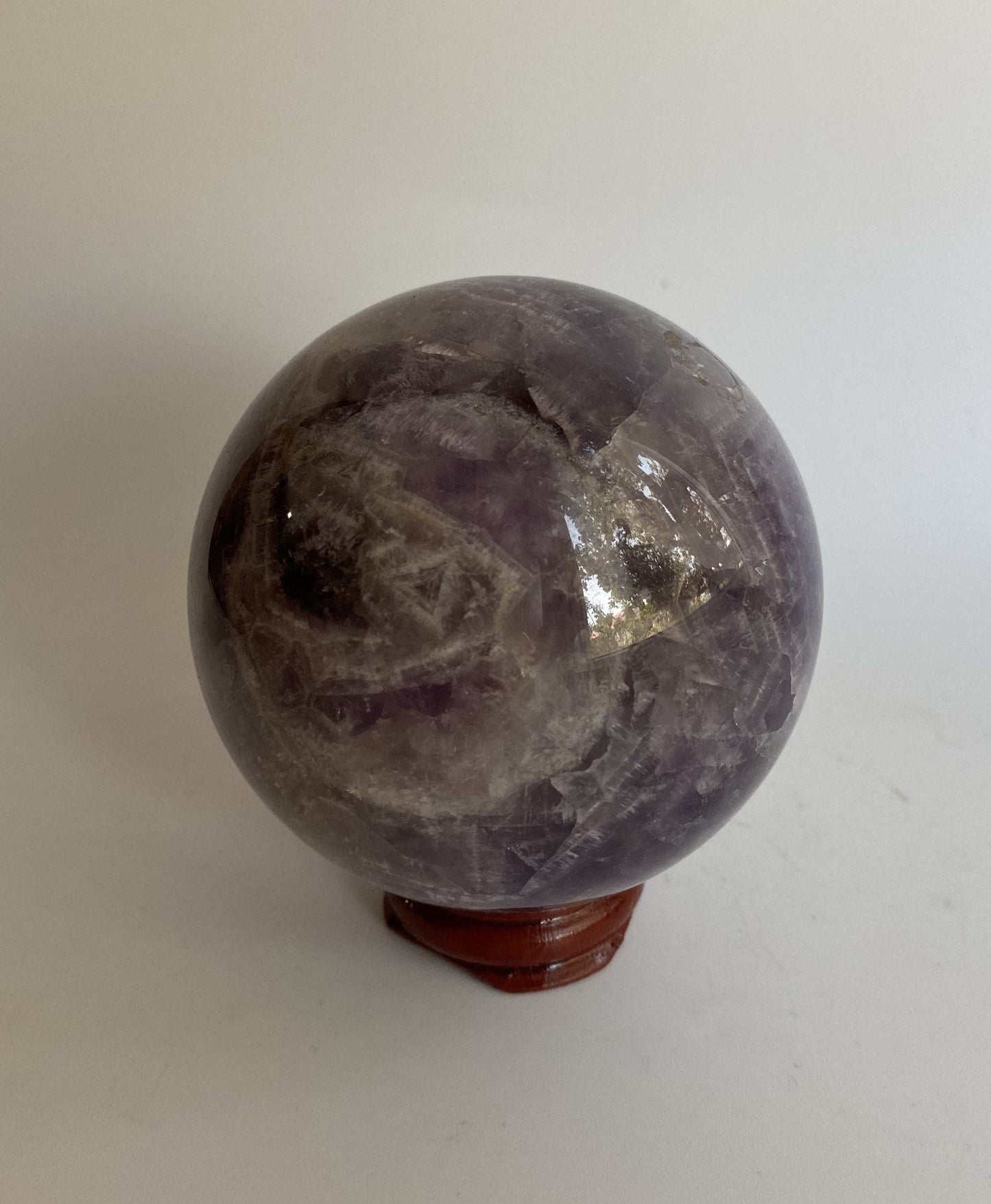 Ametist Dream chevron sphere with wooden stand semi-precious stone