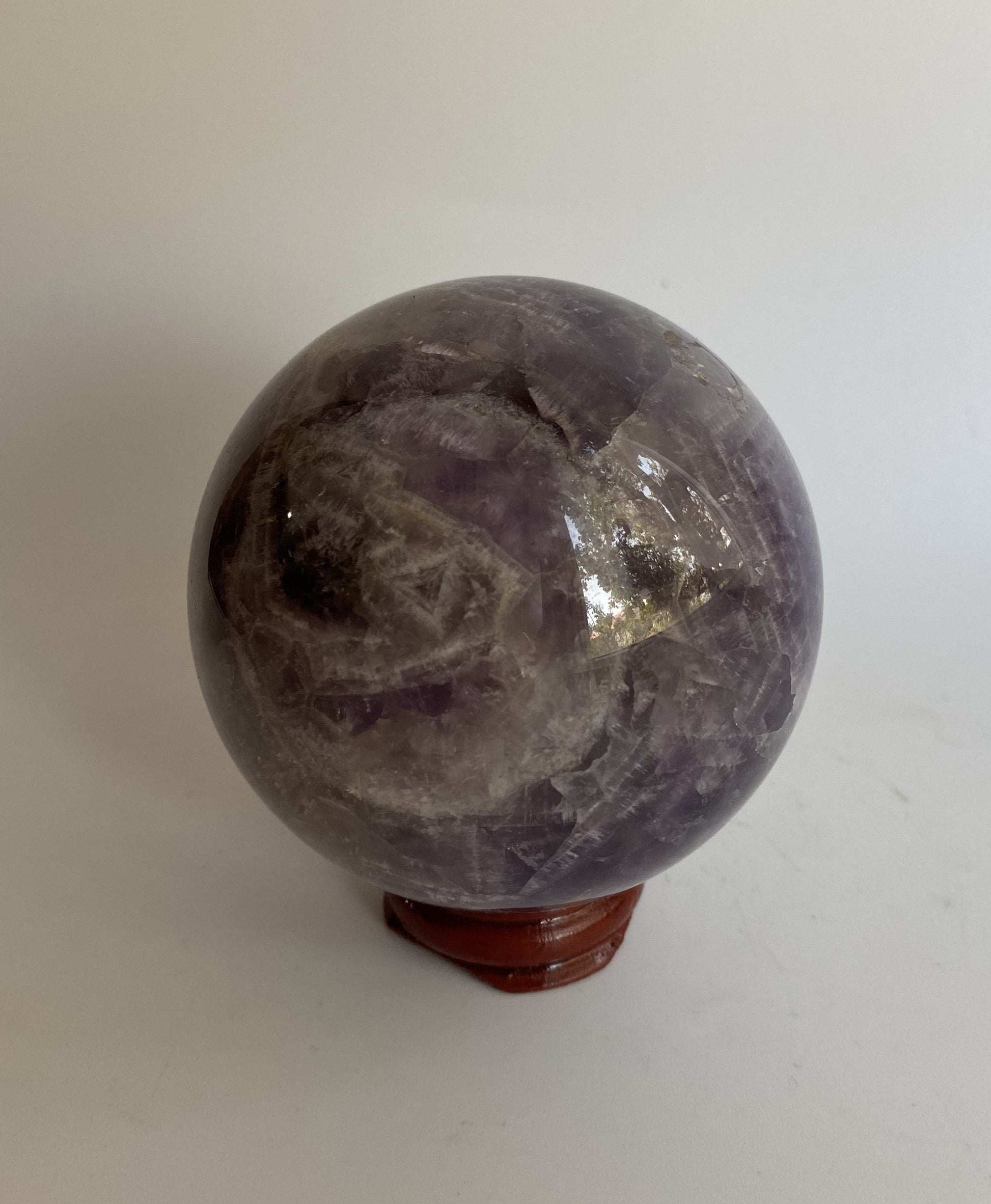 Ametist Dream chevron sphere with wooden stand semi-precious stone