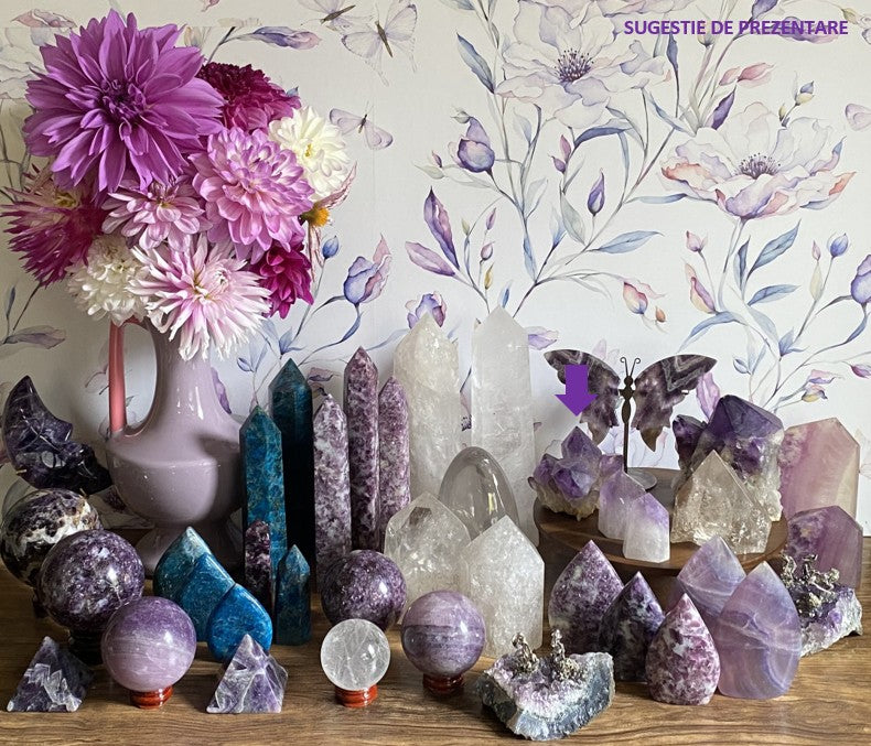 Decor cu cluster din piatra semipretioasa de ametist Congo cu vaza cu dalii