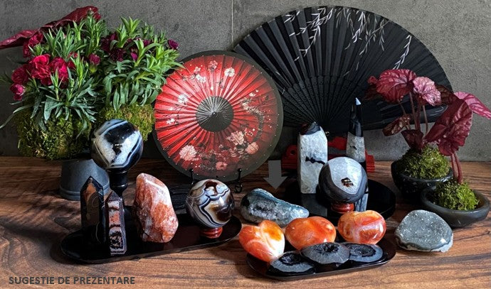 Colectie de cristale din agat, cuart si ametist cu umbrela si evantai japoneze si kokedama