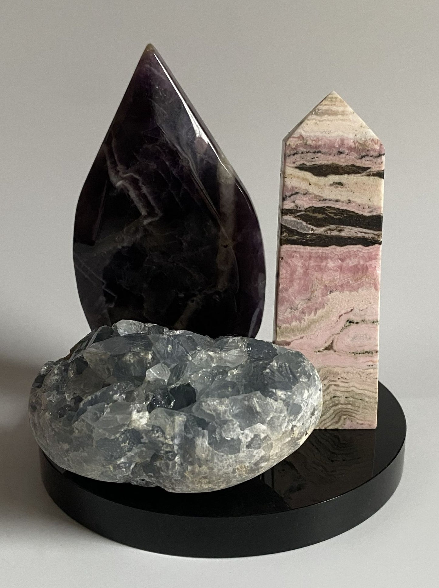 Set decorativ de cristale cu ametist chevron, celestina, rodocrozit peru si disc din obsidian