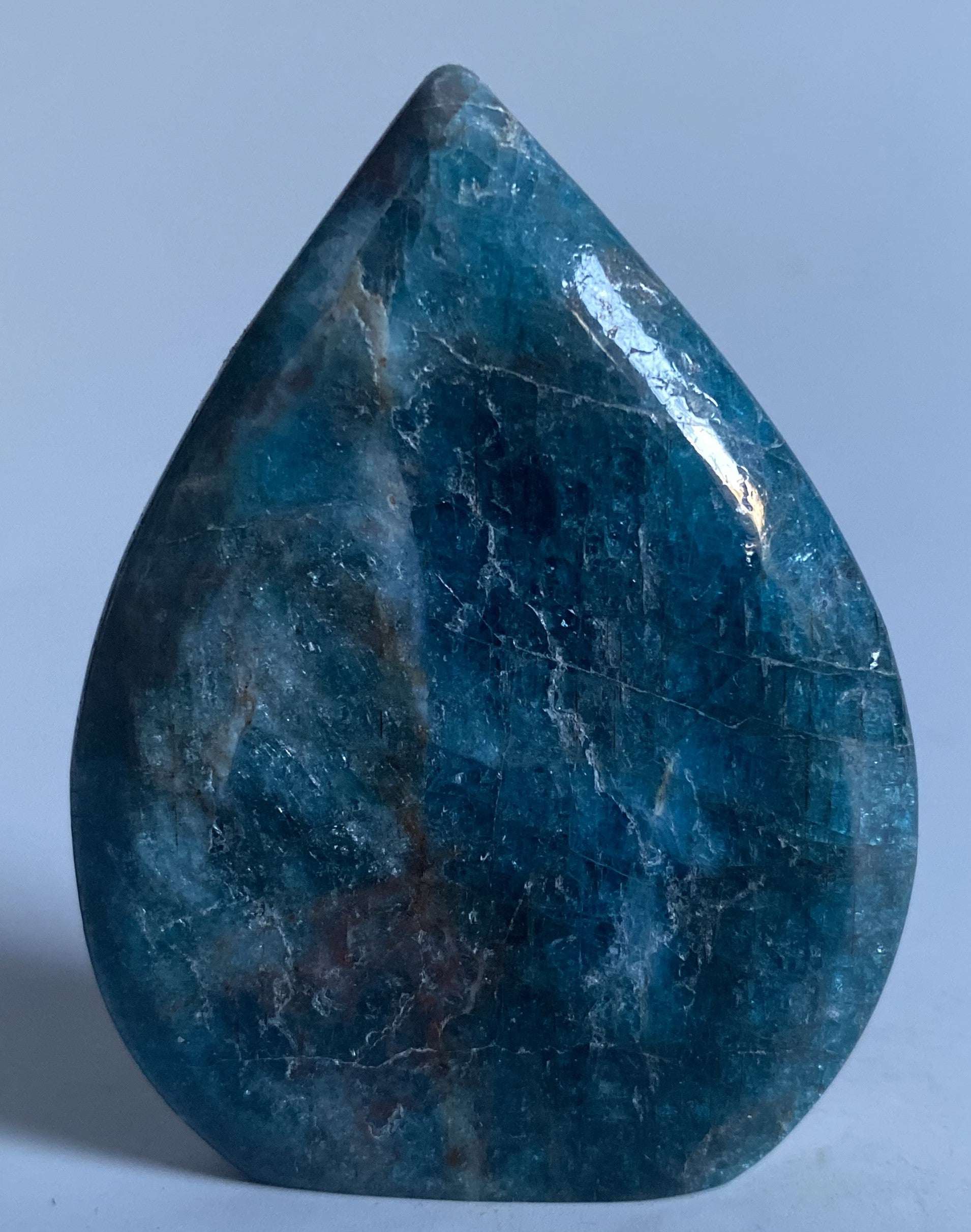 Sculptura din apatit natural albastru 7.6 cm pentru vindecare energetică