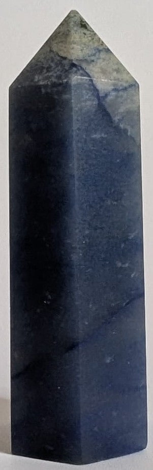 Obelisc de 7.2cm din cristal de aventurin albastru pe fundal alb