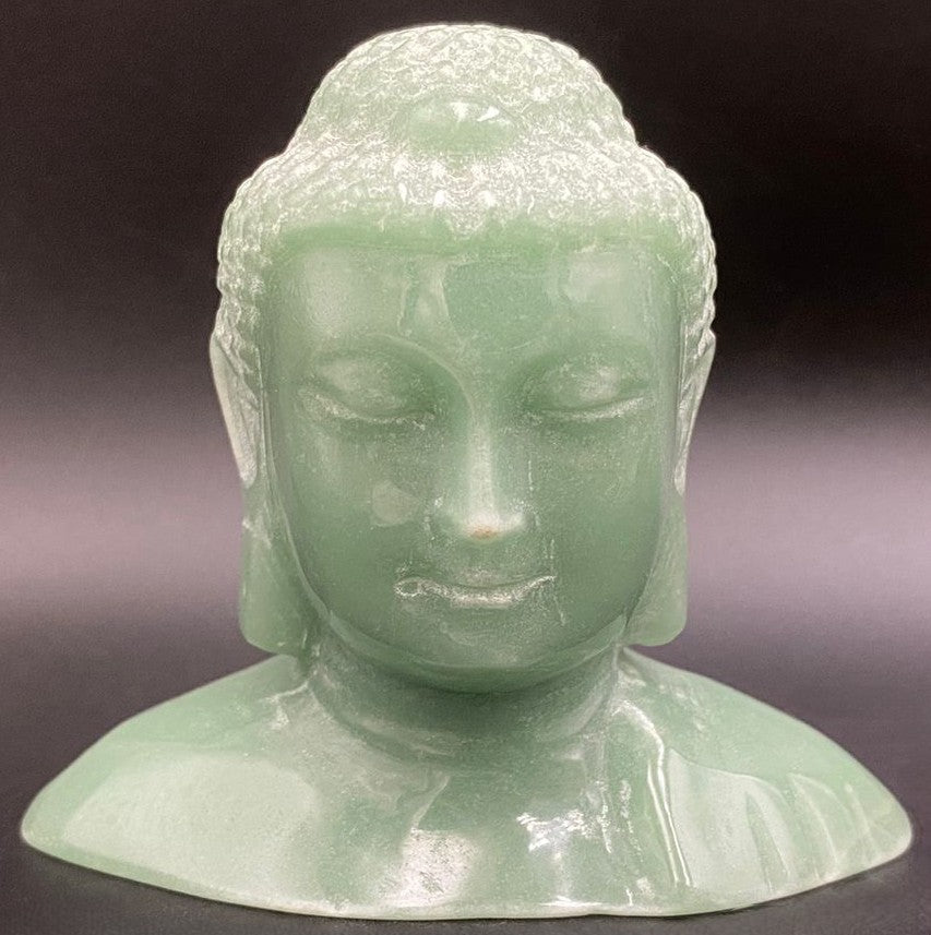 Sculptura Buddha din piatra semipretioasa de aventurin verde pe fundal negru