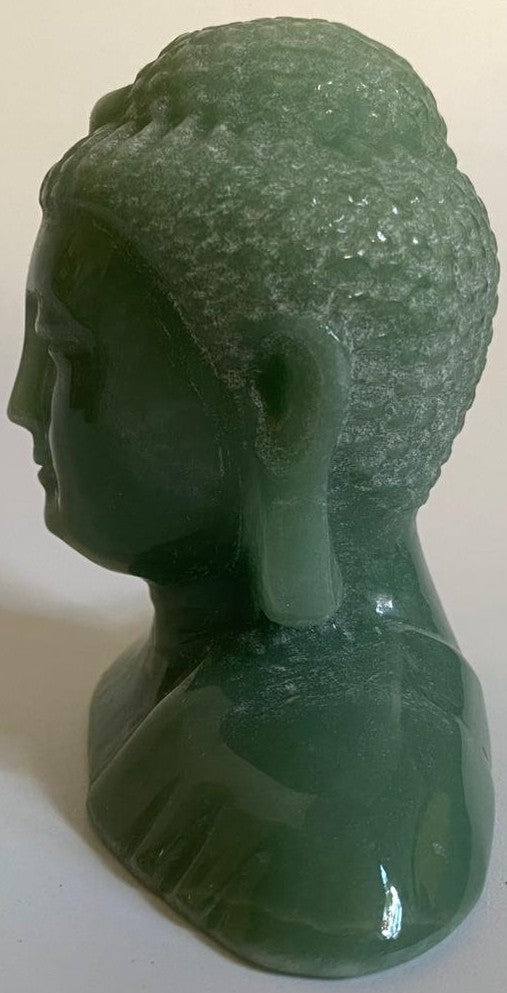 Sculptura Buddha de 9cm din piatra semipretioasa de aventurin verde pe fundal alb