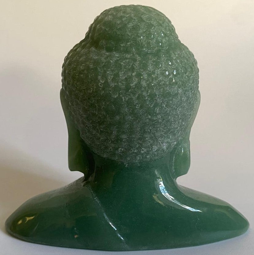 Sculptura Buddha de 9cm din cristal de aventurin verde pe fundal alb