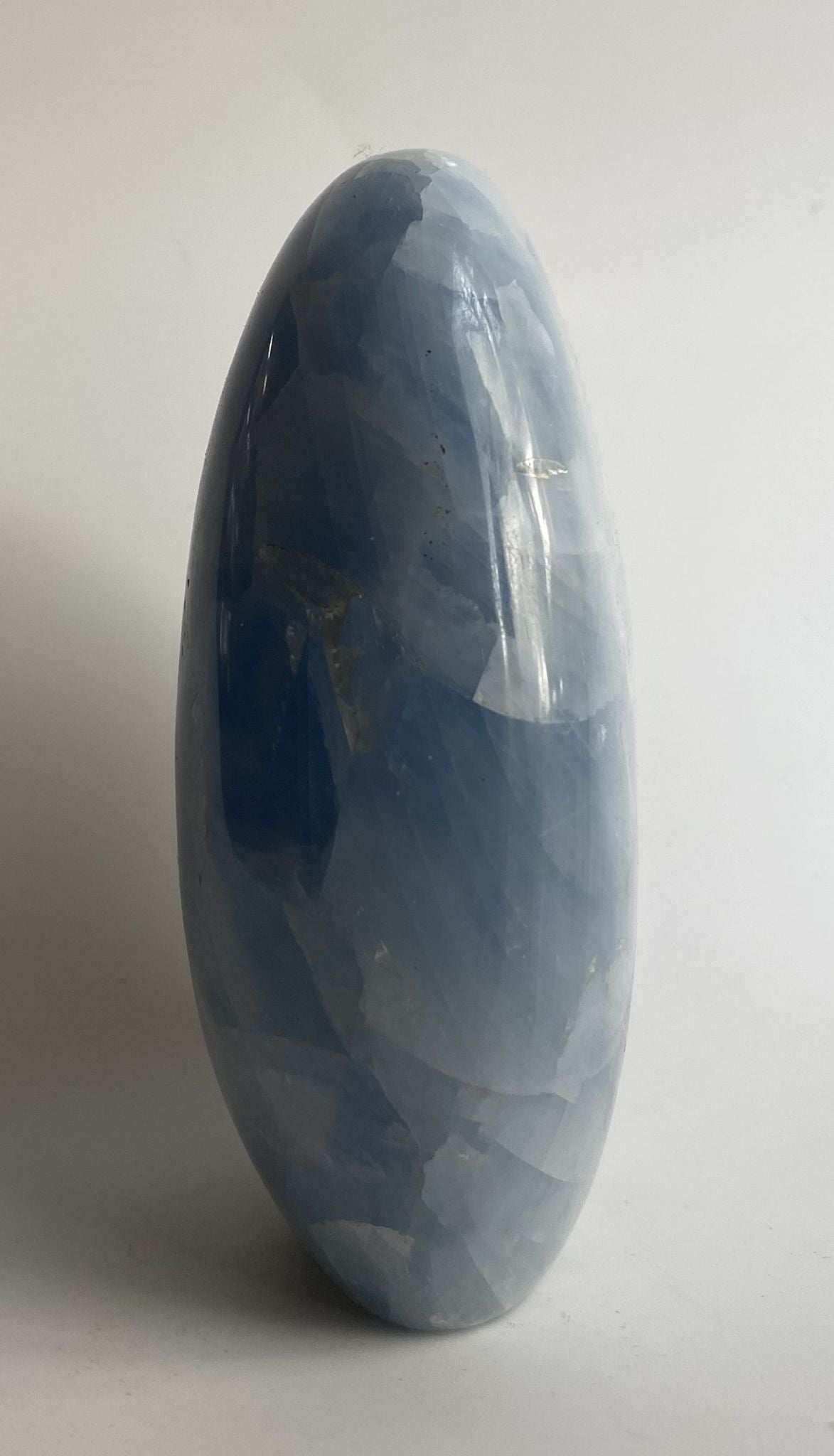 Sculptura de Calcit Albastru de 10cm din pietre semipretioase naturale