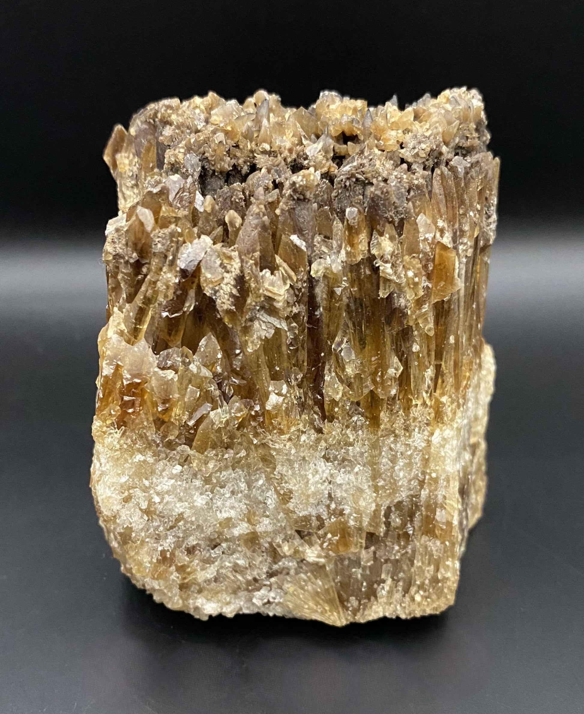 Specimen piatra semipretioasa Calcit Ambra maro deschis cu cristale distinctive
