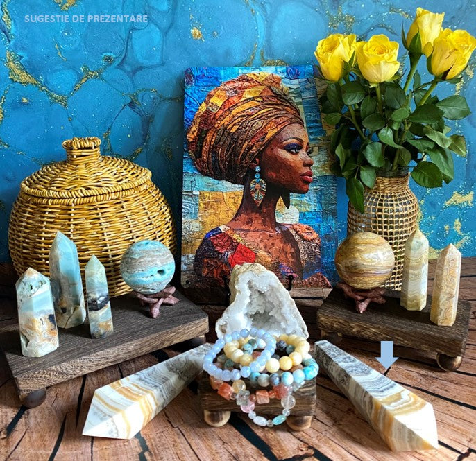 Idee de decor cu cristale si minerale din calcit, hemimorfit si agat, cu tablou cu fata africana si vaza cu trandafiri galbeni