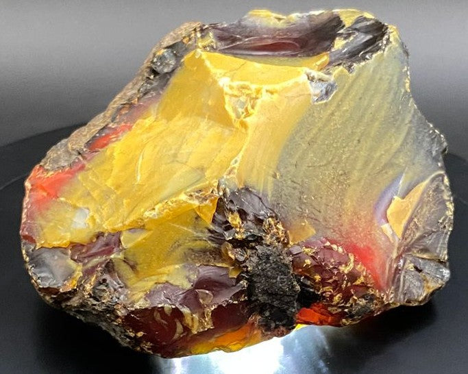 Specimen brut de 6.1cm din cristal de chihlimbar pe lumina led